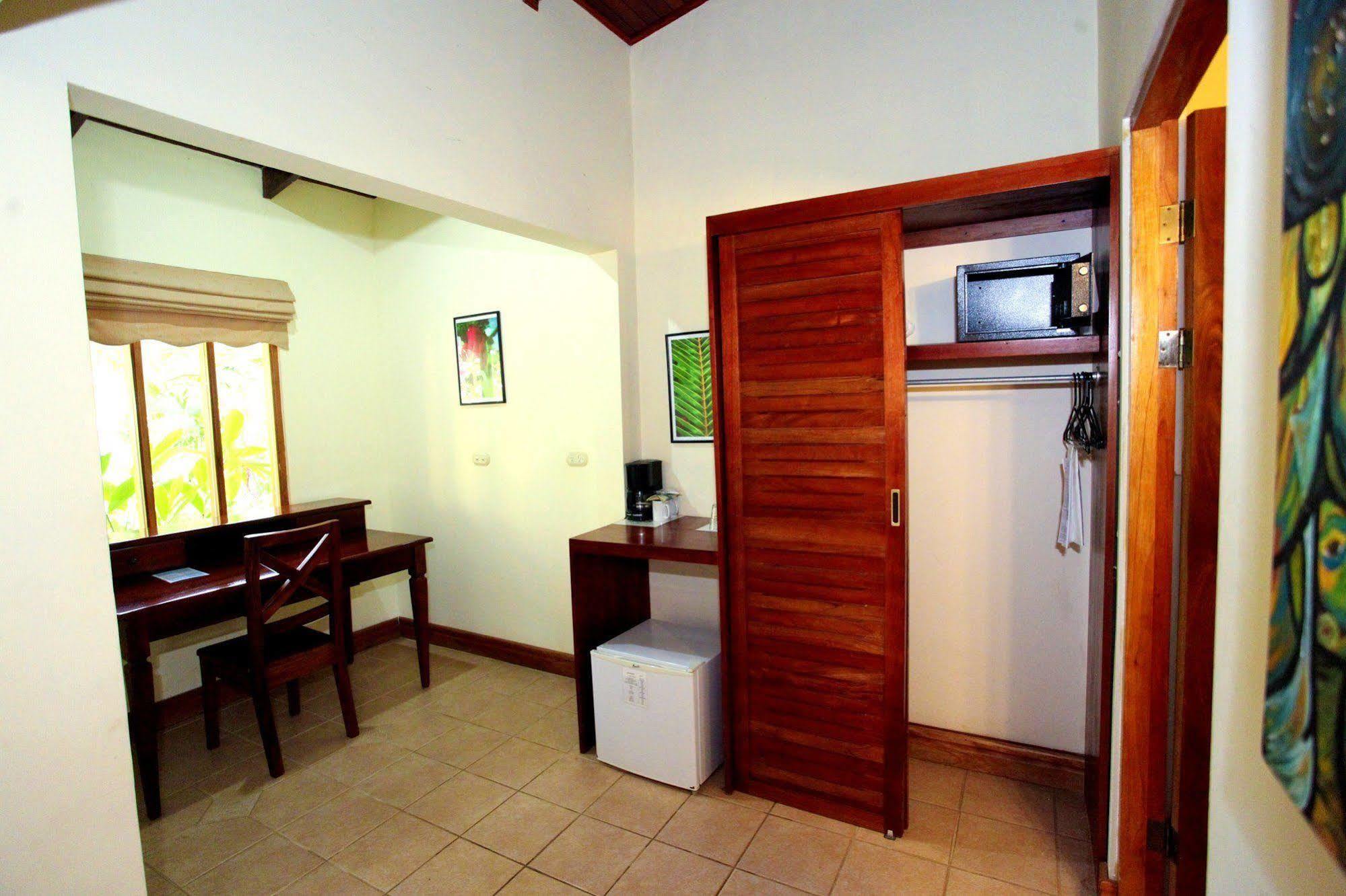 Jaco Hotel Docelunas Exterior photo