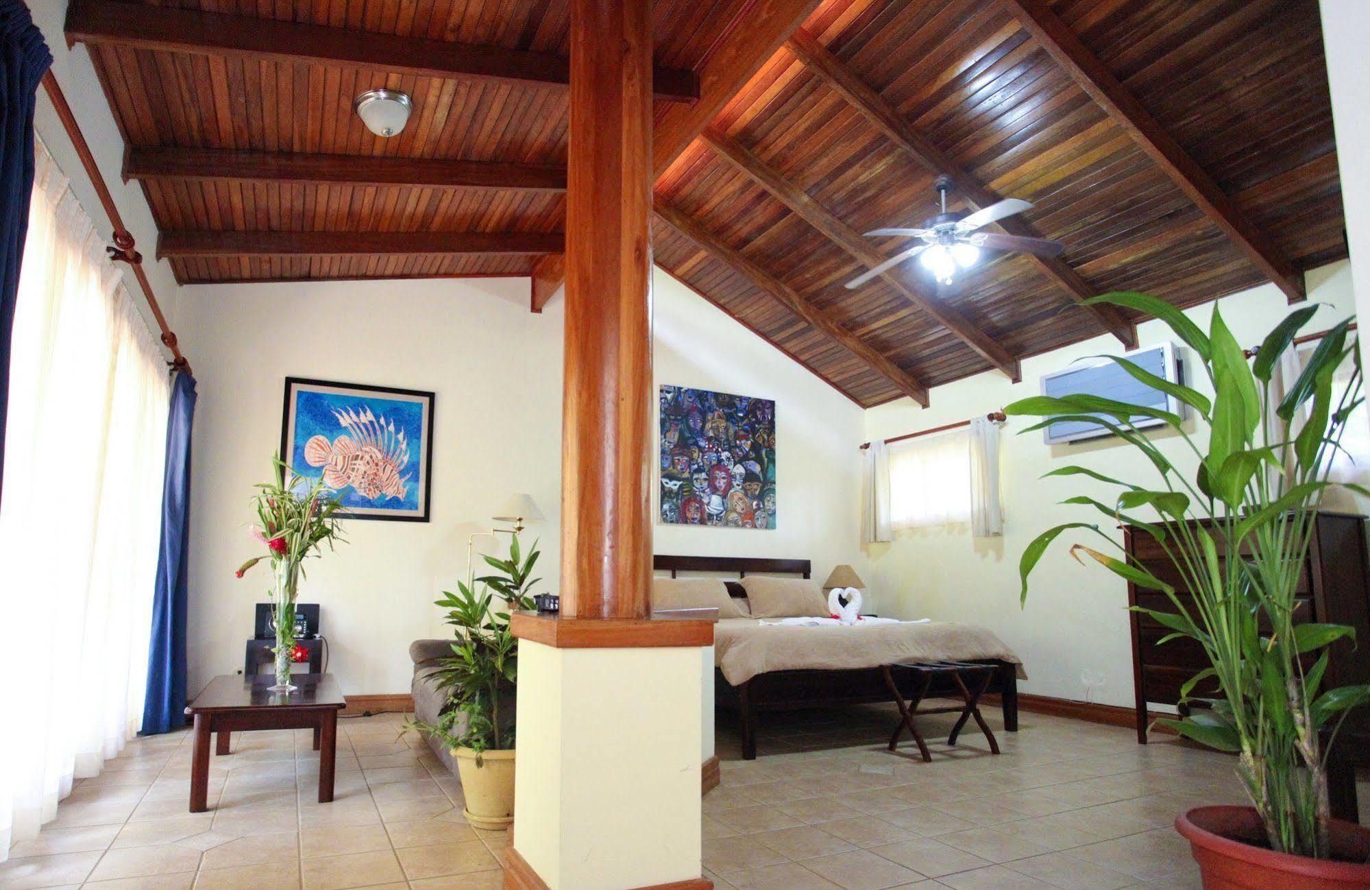 Jaco Hotel Docelunas Exterior photo