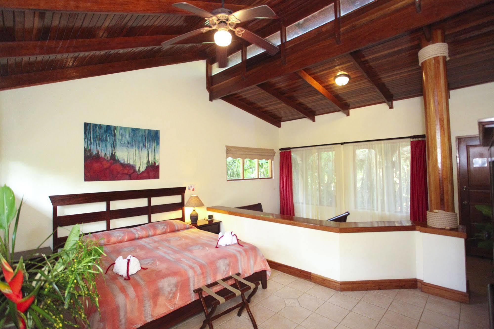 Jaco Hotel Docelunas Exterior photo